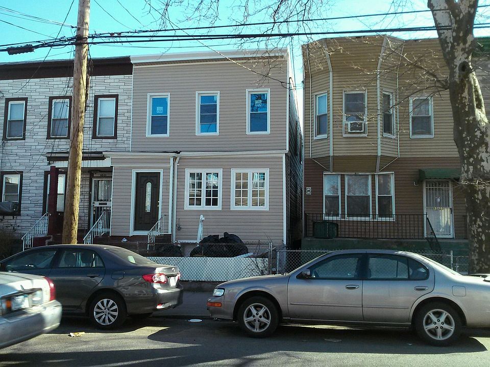 1st image of 9523 102nd St