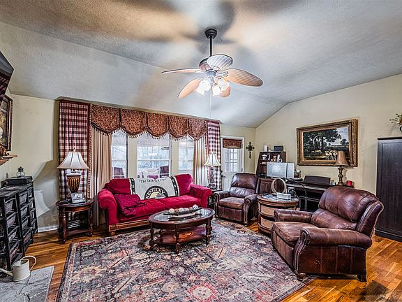 4th image of 3995 Glen Lily Rd