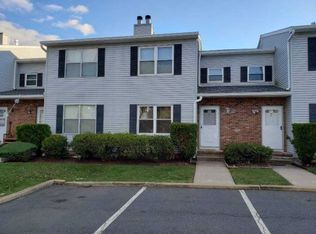 9 Pinetree Ct, Jamesburg, NJ 08831