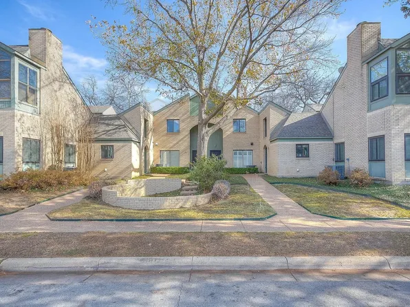 2633 McCart Ave, Fort Worth, TX 76110