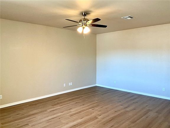 5th image of 3394 N Diamond