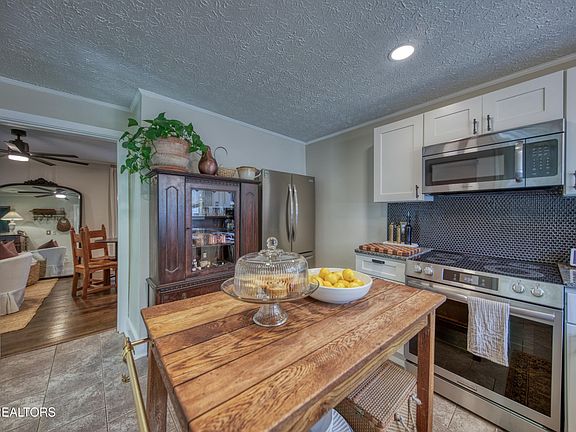 4th image of 622 Balsam Dr
