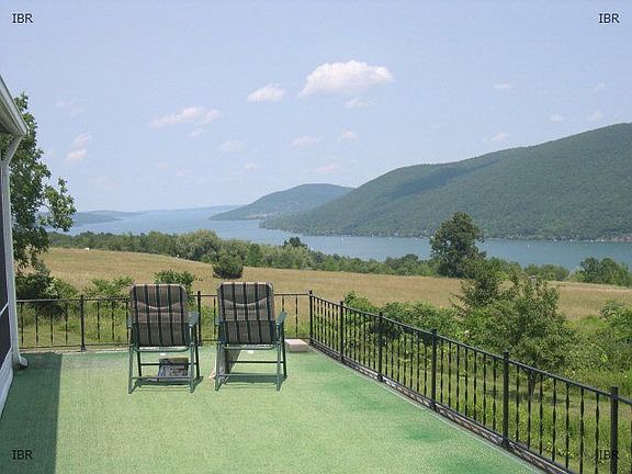 Front Deck Overlooking Lake