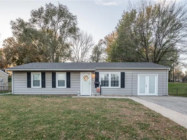 1110 N Swope Dr, Independence, MO 64056