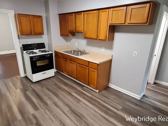 2nd image of 1646 Rosemont Ave