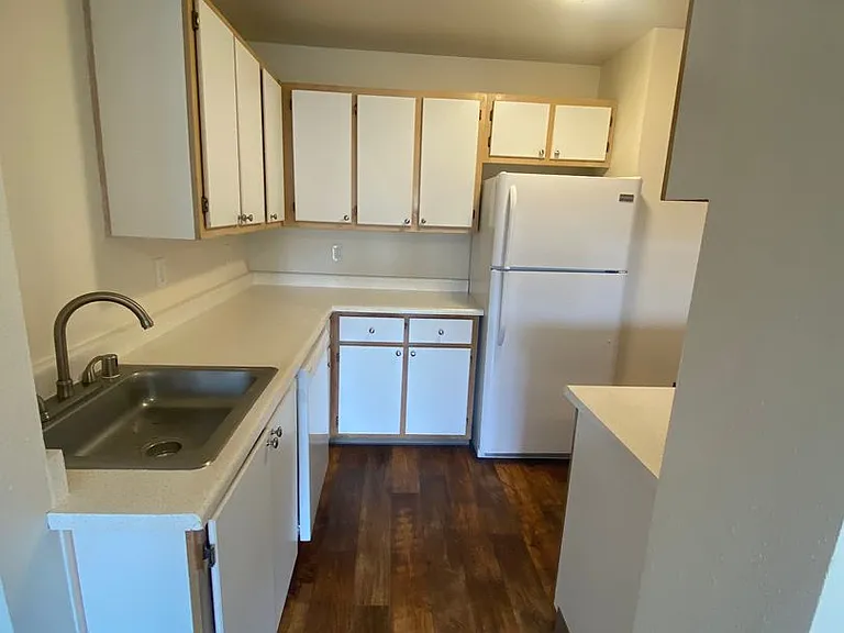 Steeple Chase Apartments — Photo 39