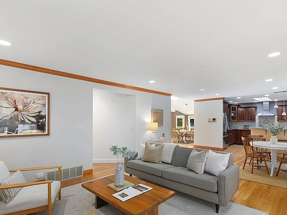 3rd image of 9925 SE 5th St
