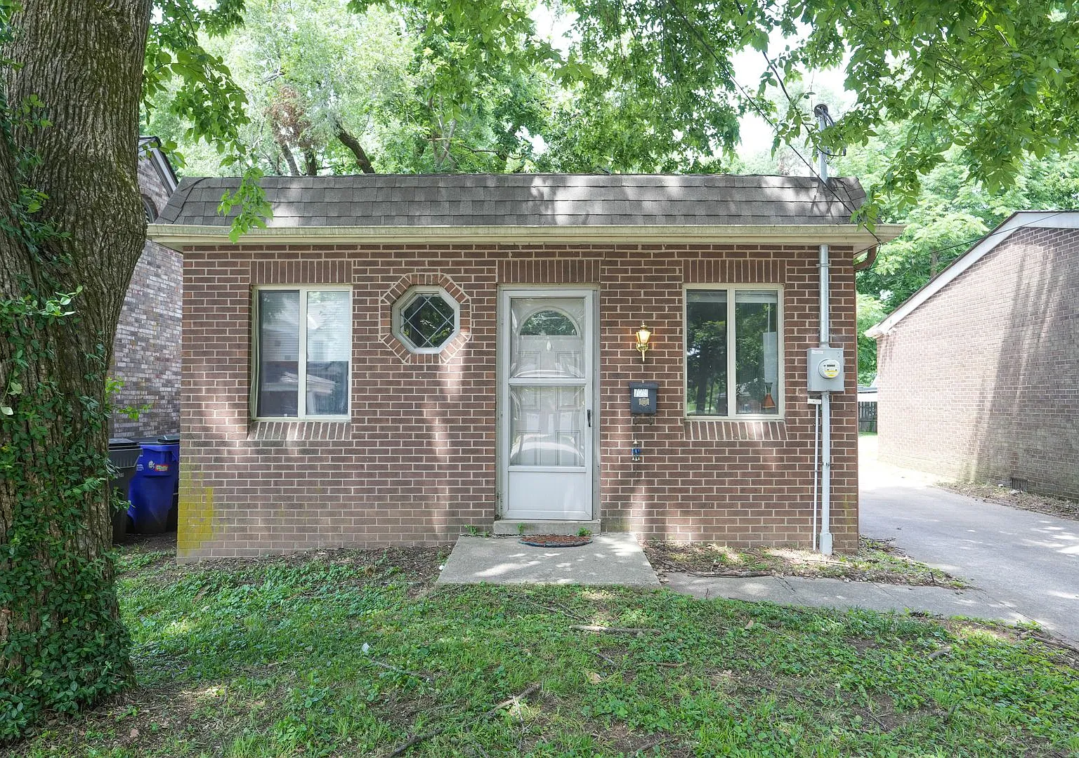 729 Golfview Drive | 2 Bedroom / 1 Bathroom Campus Rental — Photo 1