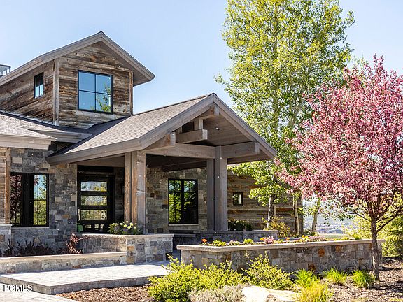 3rd image of 5925 Mountain Ranch Dr