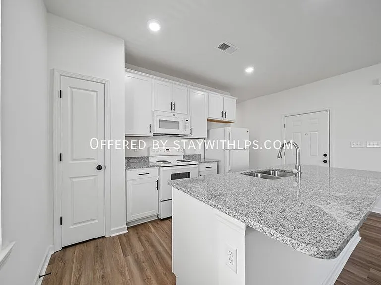 1571 Court Ave #102 — Photo 12
