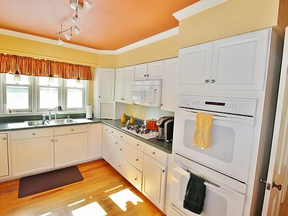5th image of 264 E Genesee St