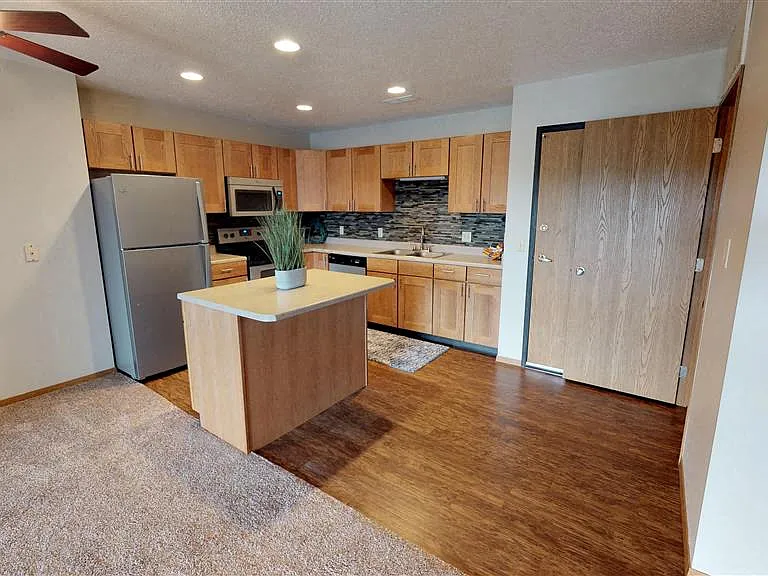 Oxbow Park Apartments — Photo 34