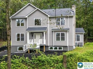 141 Lookout Ct, Henryville, PA 18332