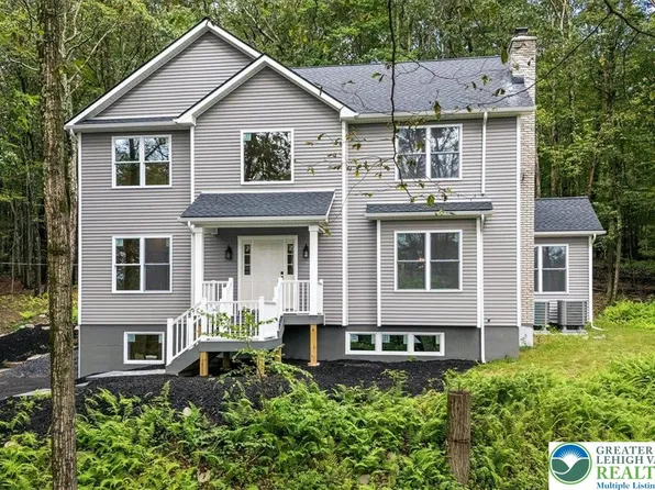 141 Lookout Ct, Henryville, PA 18332