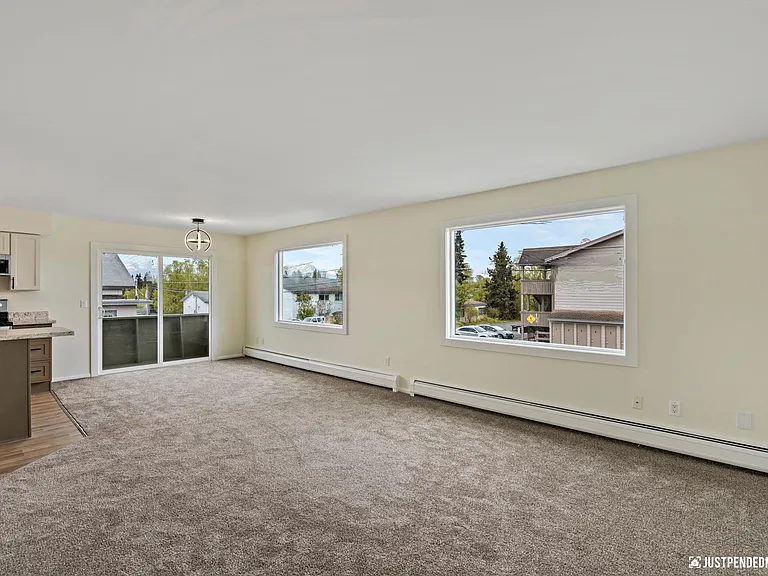 230 W 10th Ave — Photo 4