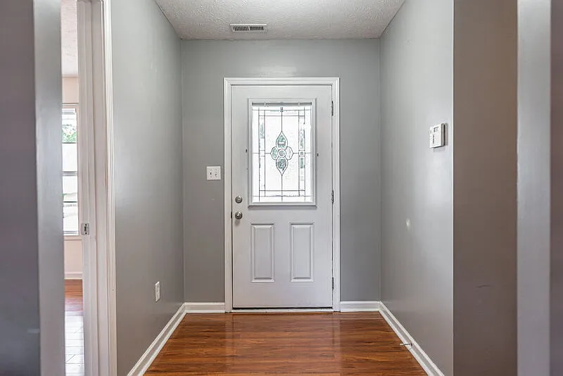 4 bed, 2.0 bath, 1752 sqft, $2,100 — Photo 3