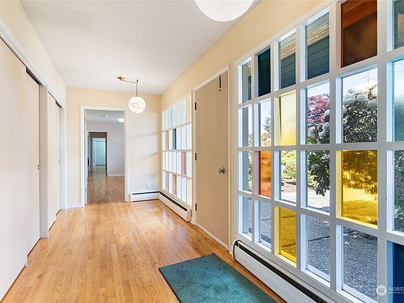 5th image of 11422 Clover Park Drive SW