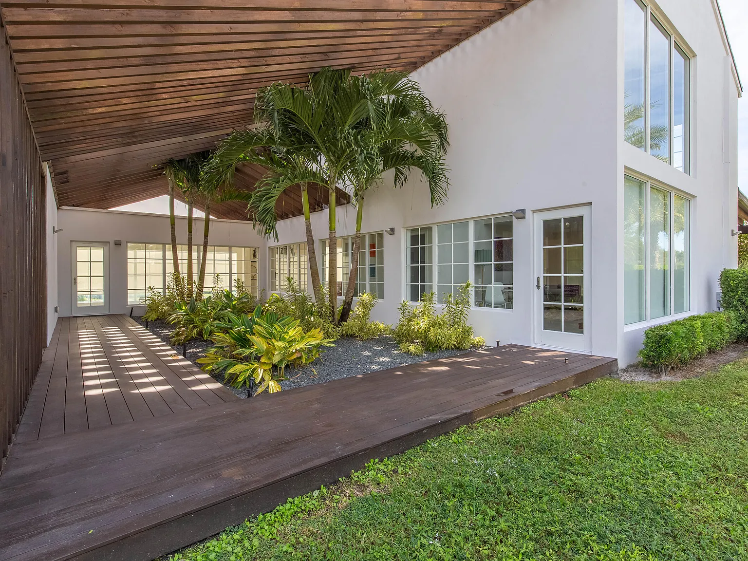 5 bed, 5.5 bath, 3237 sqft, $20,000 — Photo 4
