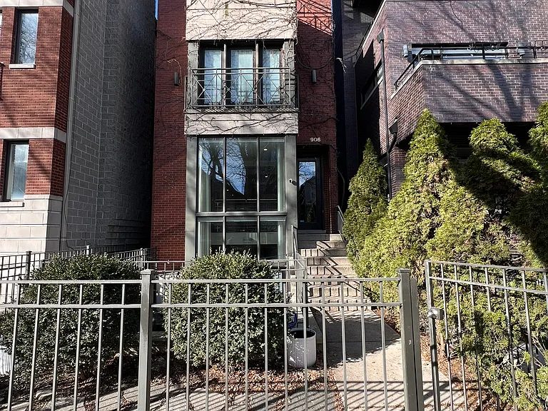 N Hermitage Ave — Photo 3