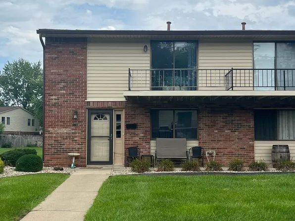 989 Greenwood Trl W, Greenwood, IN 46142
