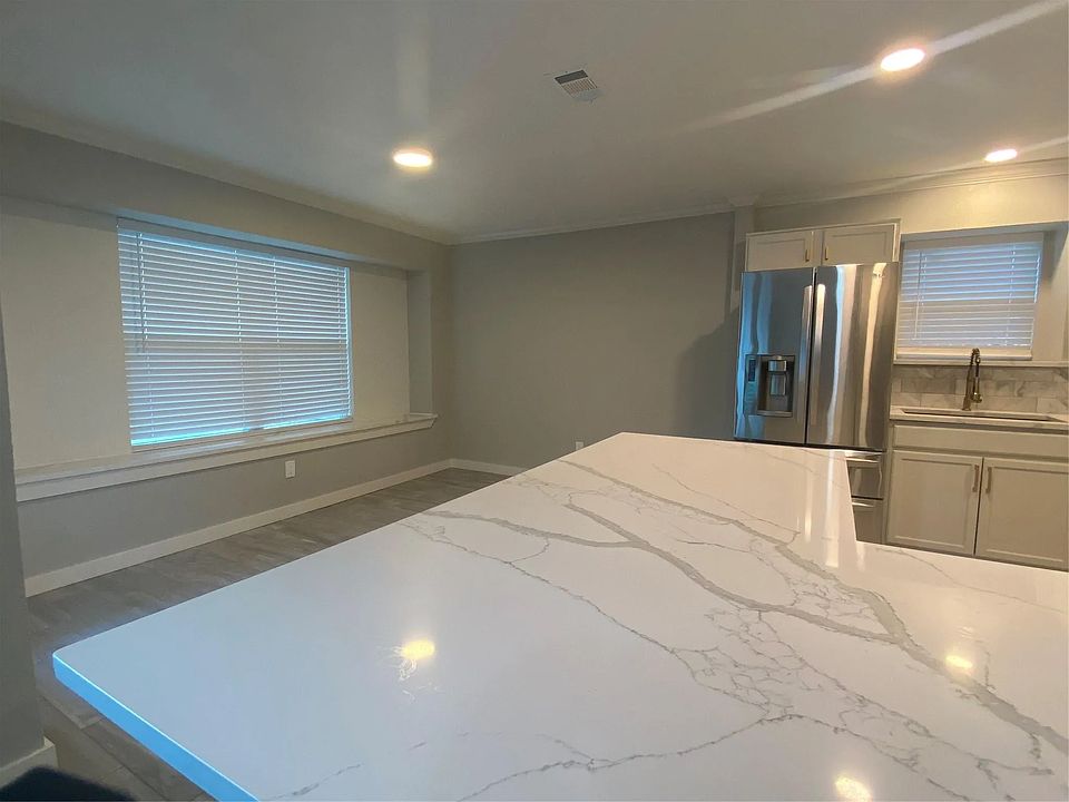 1st image of 6003 Heatherglen Dr #3