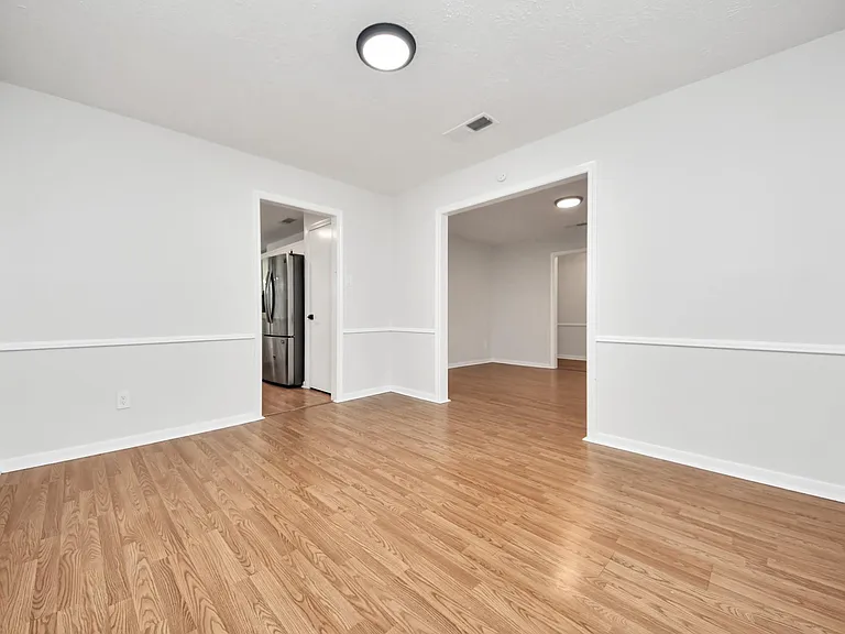 1319 Forsythe Ln — Photo 6