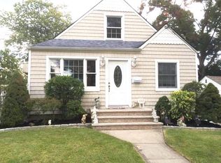 102 Kilburn Rd S, West Hempstead, NY 11552