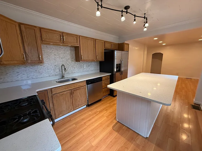 1916 Larkins Way — Photo 9