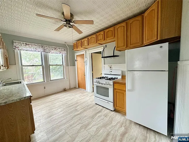 4 Swaine Pl #A — Photo 4