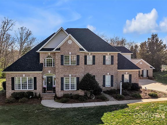 2nd image of 1033 Willow Creek Dr