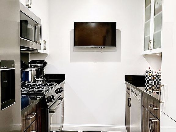 2nd image of 308 E 72nd St APT 4E