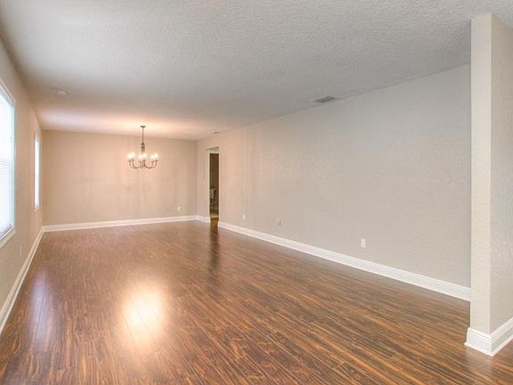 4th image of 905 E Gilchrist St