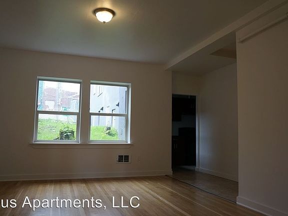 5th image of 4210 Brooklyn Ave NE APT 003