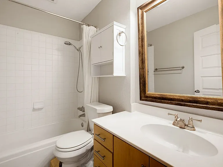 3815 Guadalupe St #208 — Photo 18