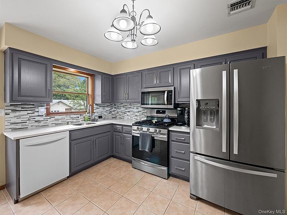 5th image of 215 Old Haverstraw Road