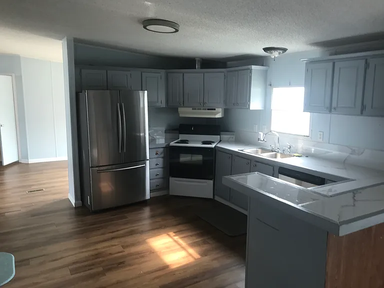 945 Bandera St — Photo 12