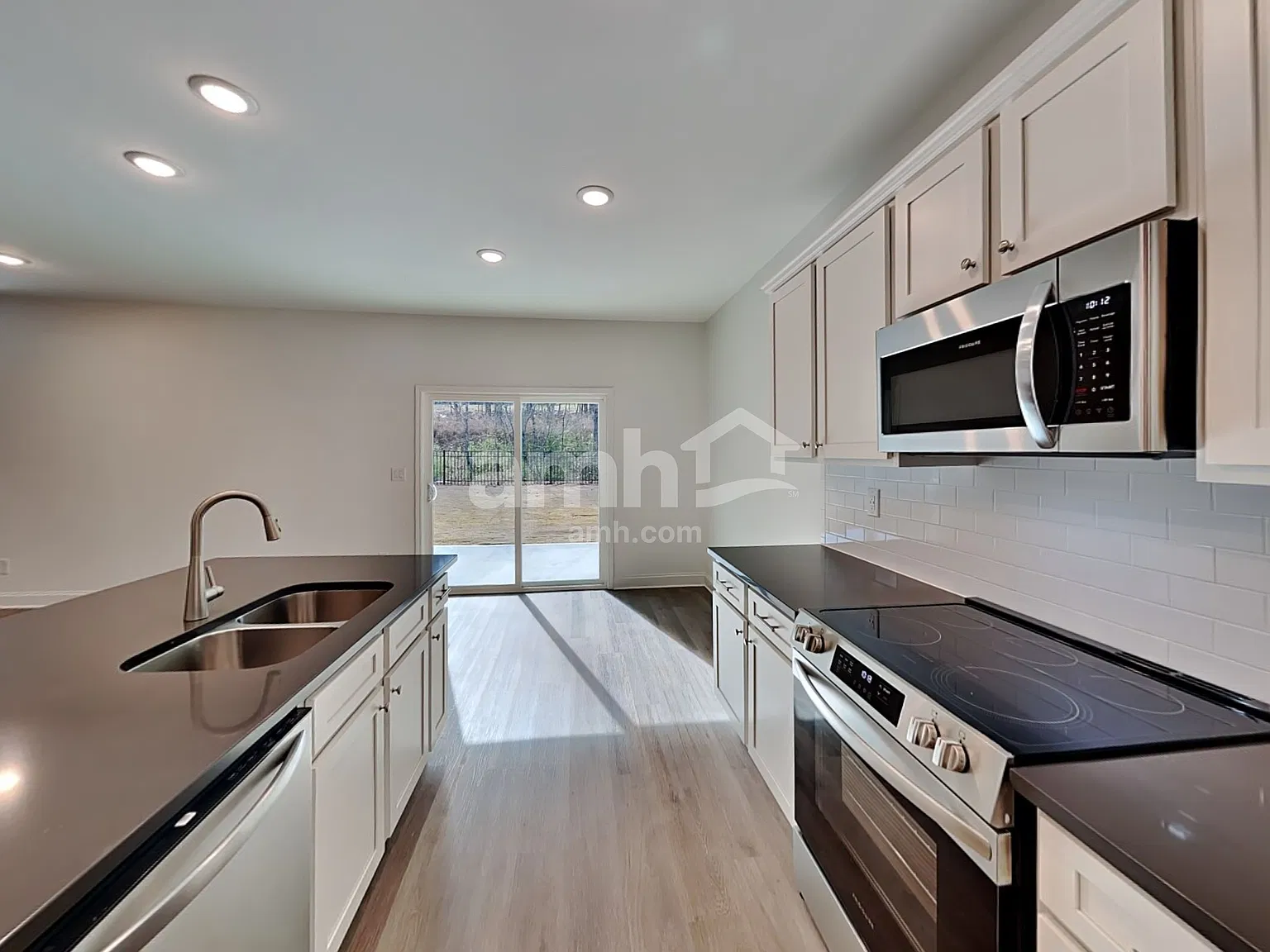 4 bed, 2.5 bath, 2297 sqft, $2,535 — Photo 4