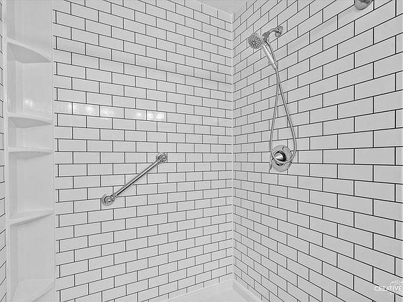 4th image of 1902 Waverly Way