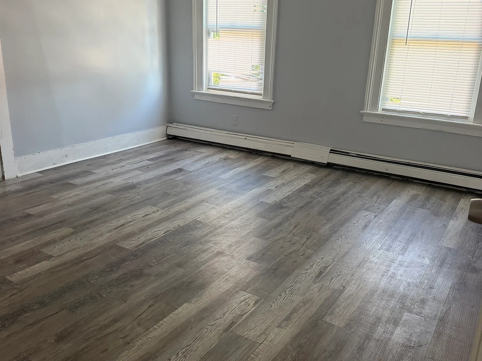 2 bed, 1.0 bath, 2634 sqft, $1,300 — Photo 2