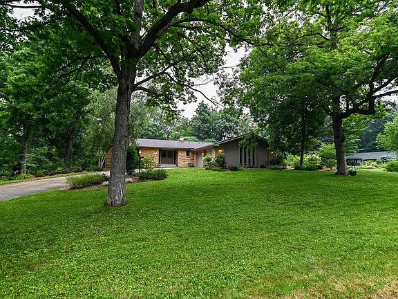 2nd image of 3776 Robin Hood Way