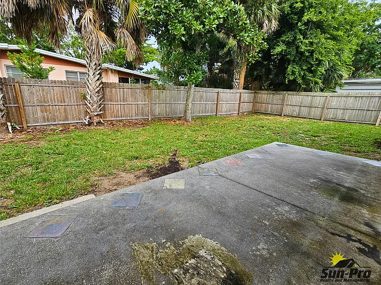 475 Riverside Dr — Photo 34