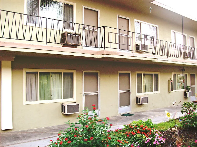 832 Azusa Ave #6 — Photo 4