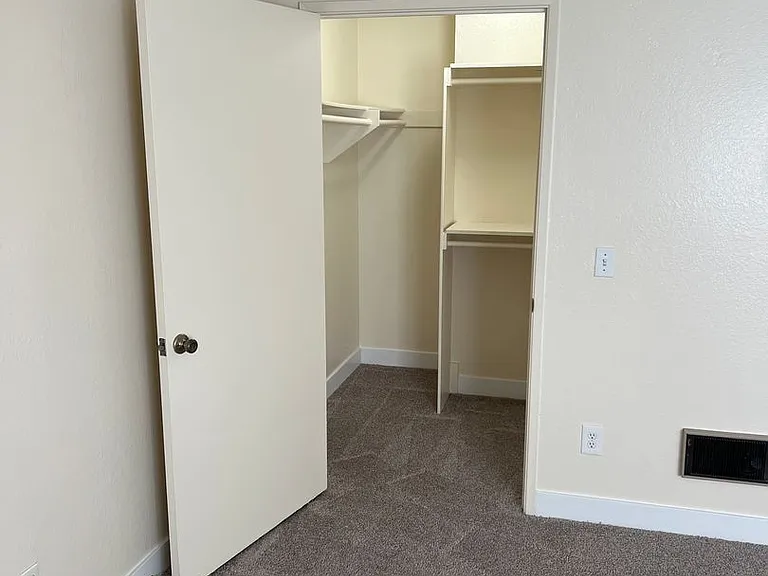 La Fuente Apartments — Photo 12