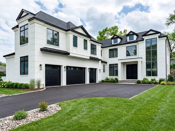 196 Midwood Rd, Paramus, NJ 07652
