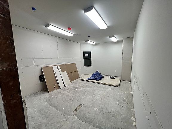 5th image of 674 Broadway