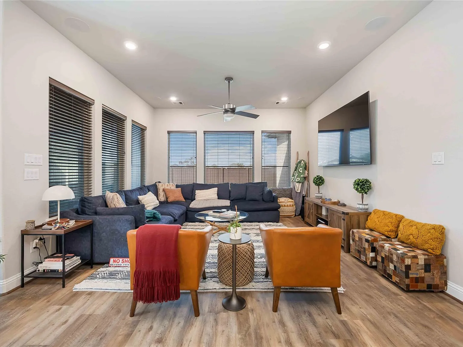 3 bed, 2.5 bath, 2274 sqft, $2,950 — Photo 3