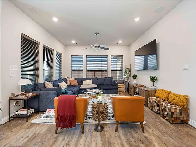 5622 Vintage Oaks Ln — Photo 3