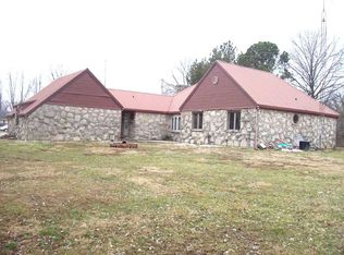 900 7th St NE, Linton, IN 47441
