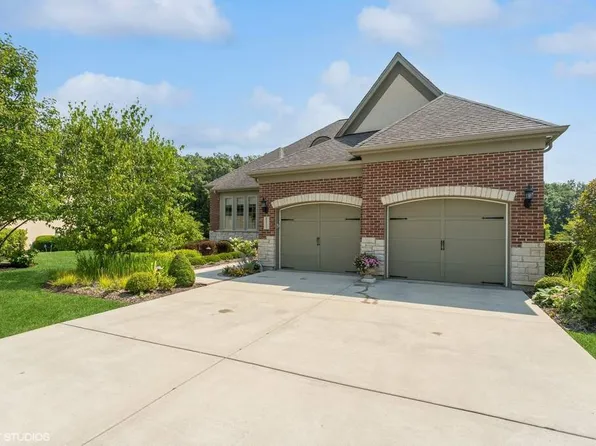 8031 Savoy Club Ct, Burr Ridge, IL 60527