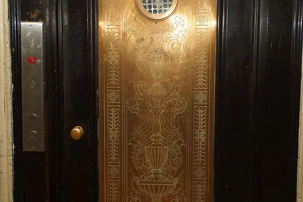 Rented by Norman Raindel, LREB | media 22